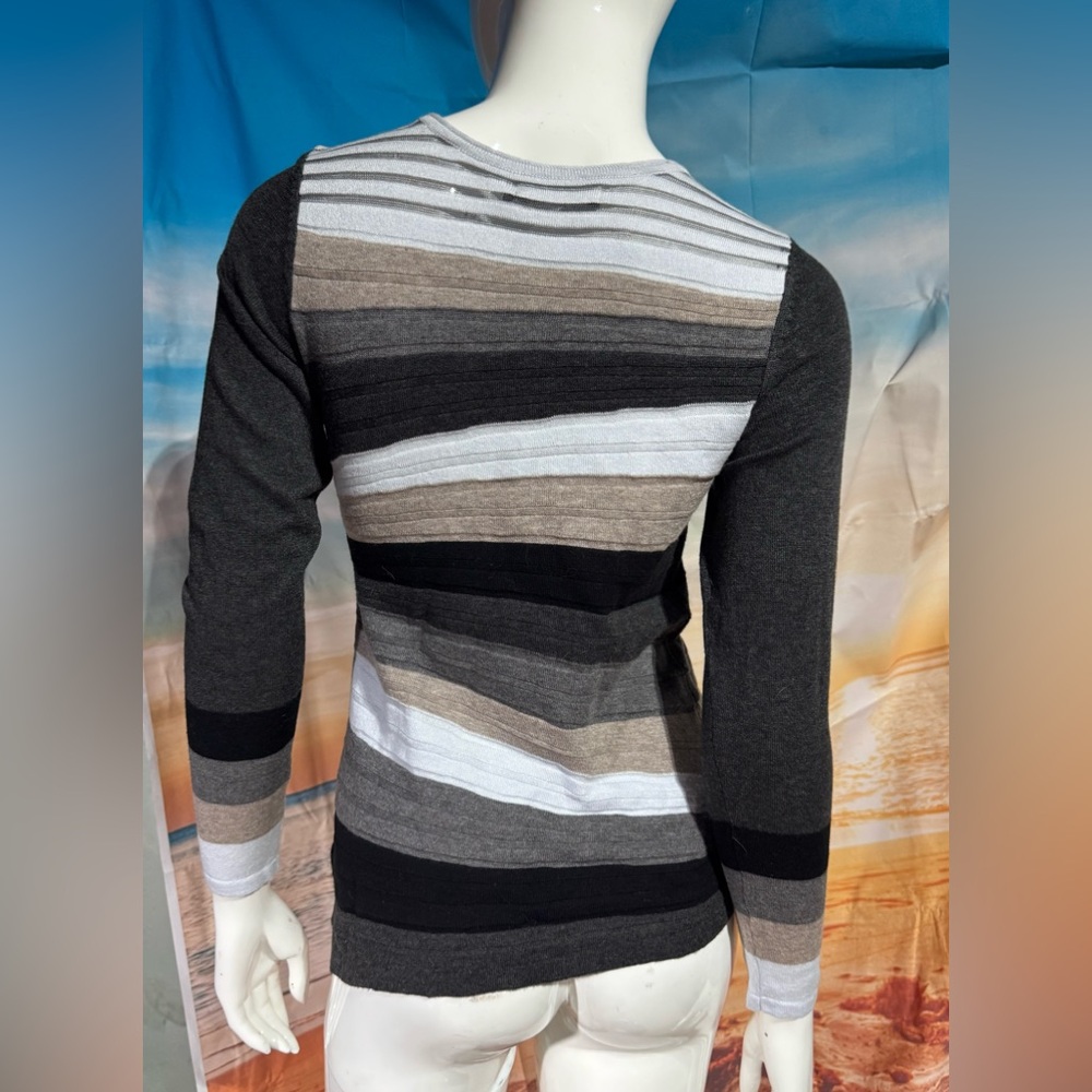 New Nic & Zoe Sweater - Picture 2 of 7